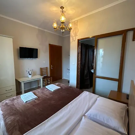 Oda ve Kahvaltı & Herges *