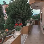 & Herges Udënisht