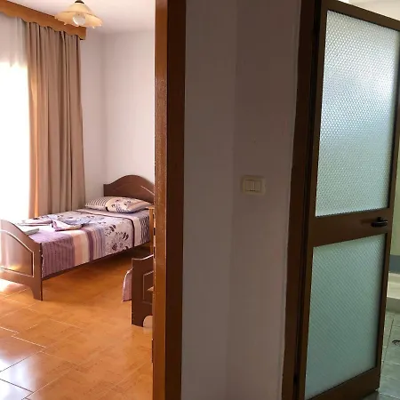 & Herges Bed & Breakfast *