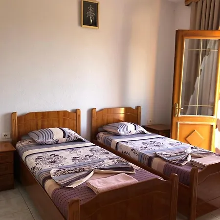 Oda ve Kahvaltı & Herges *